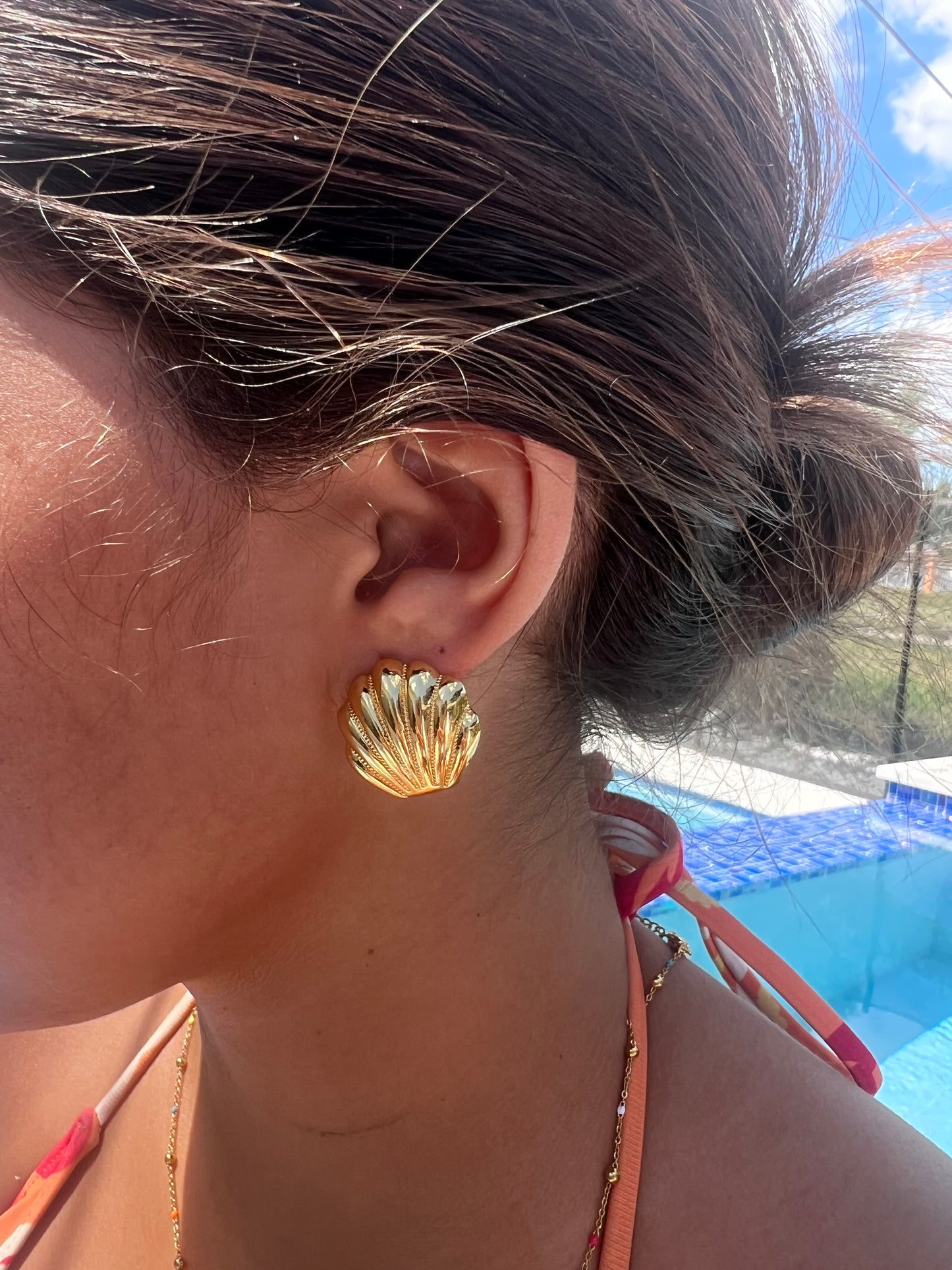 Scallop stud earrings