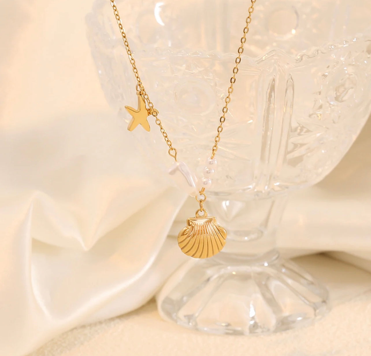 Shell and sea star necklace