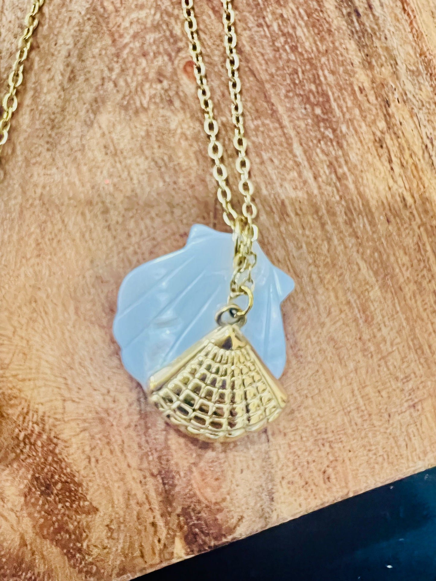 Seashell Mother of pearl clamshell Necklace