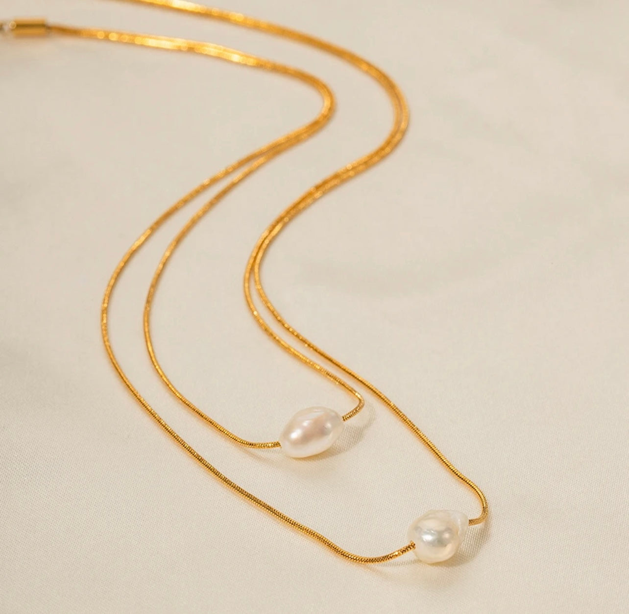 Minimalist Double layered pearl necklace