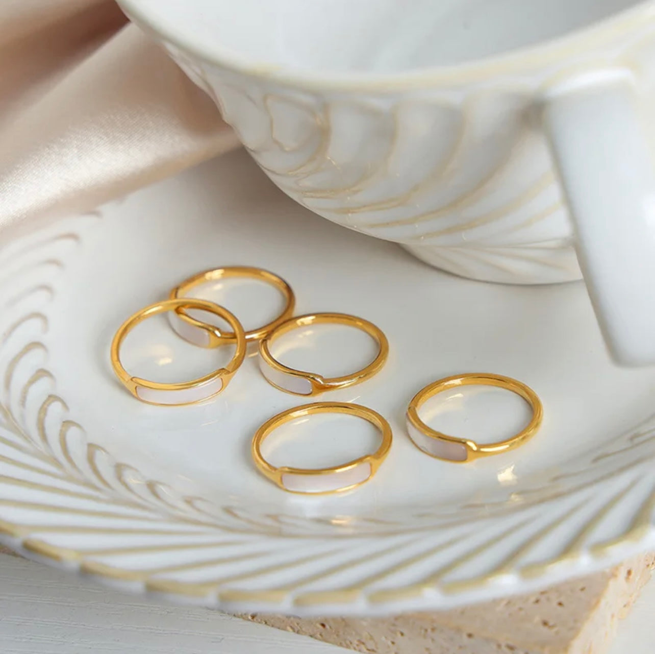 Dainty gold ring mother of pearl