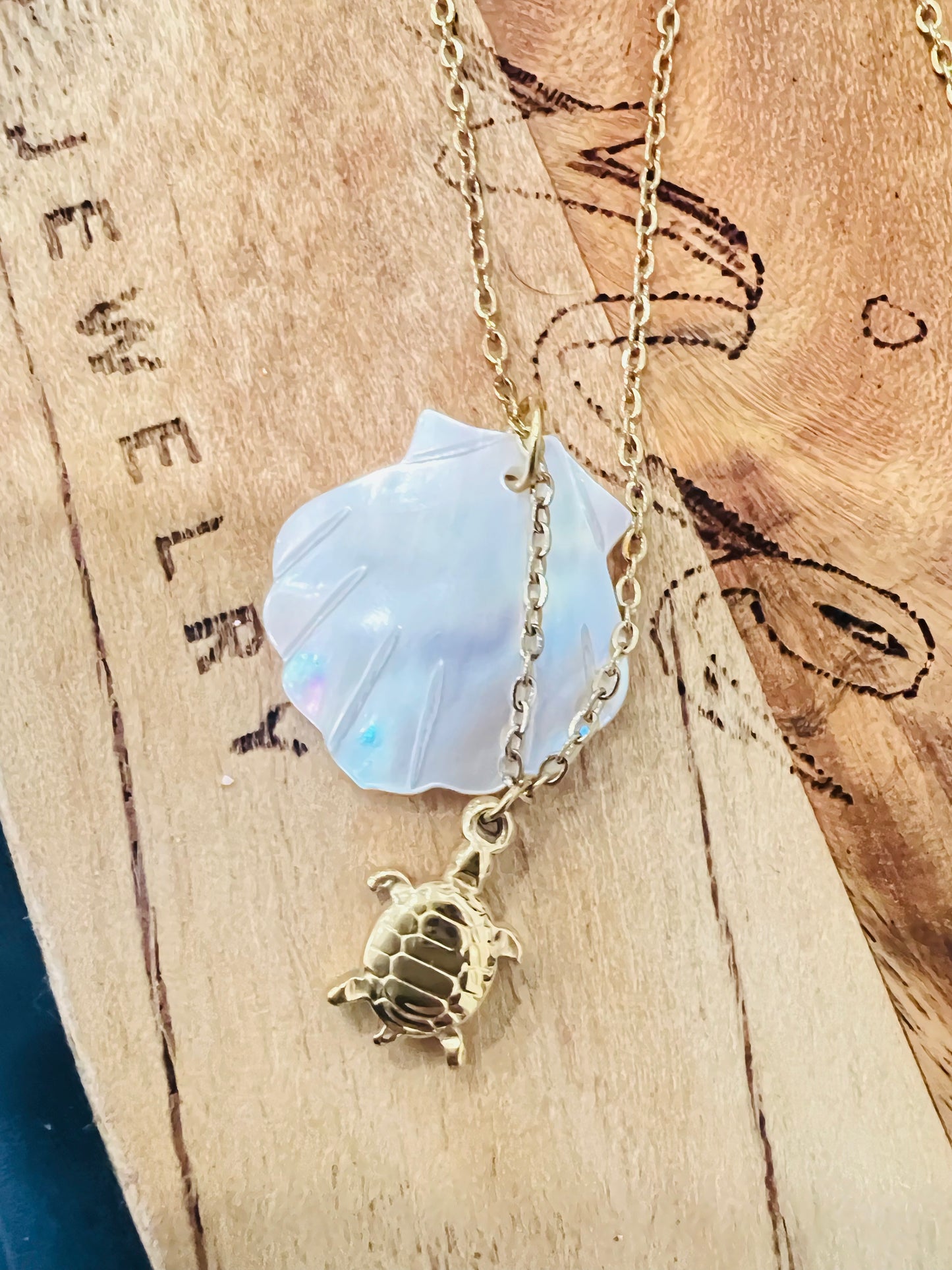 Seashell Mother of pearl sea turtle Necklace