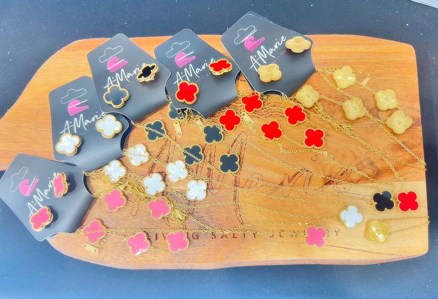 Red and gold four leaf closer set