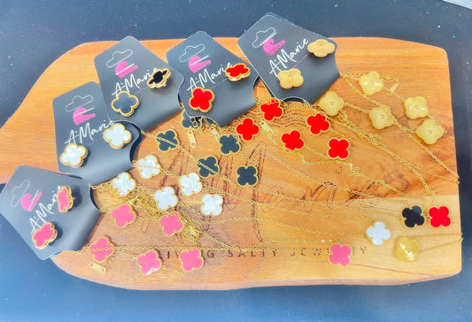 Red and gold four leaf closer set