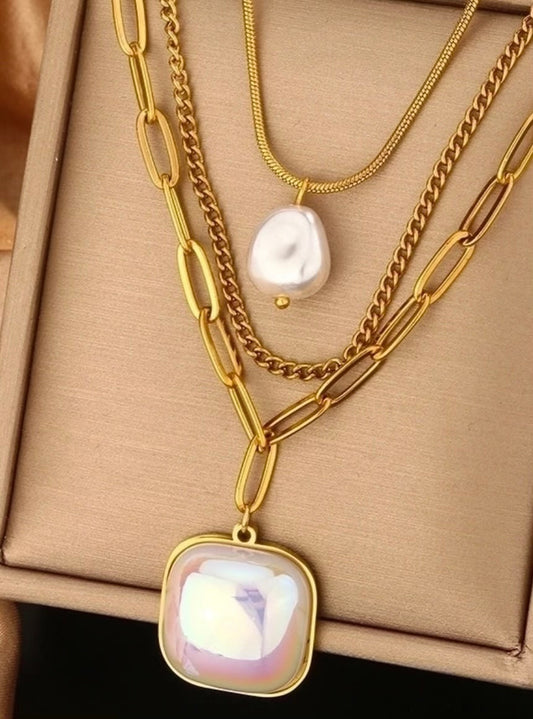 Pearl lock triple layered necklace