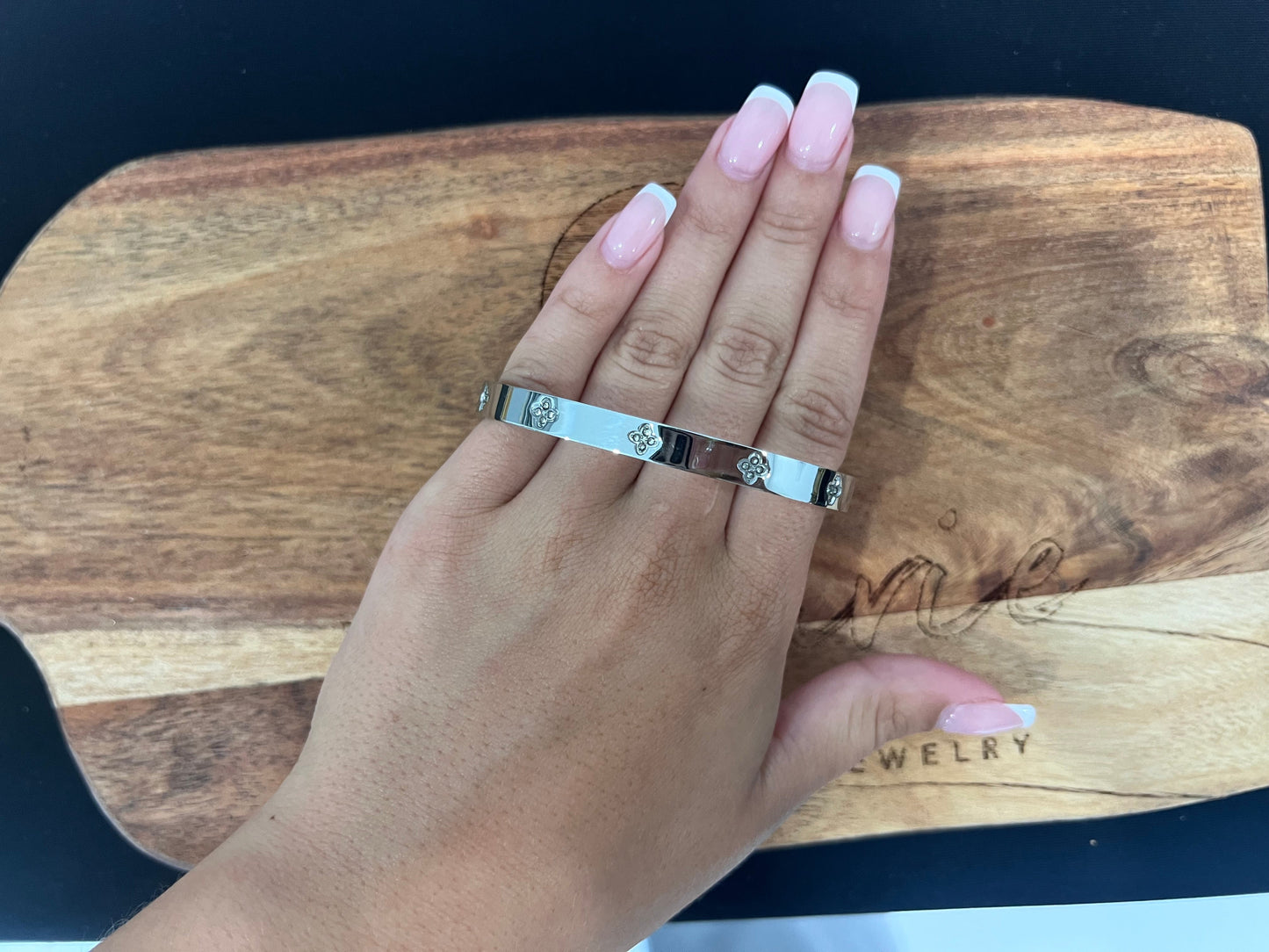 Flower Indent Bangle